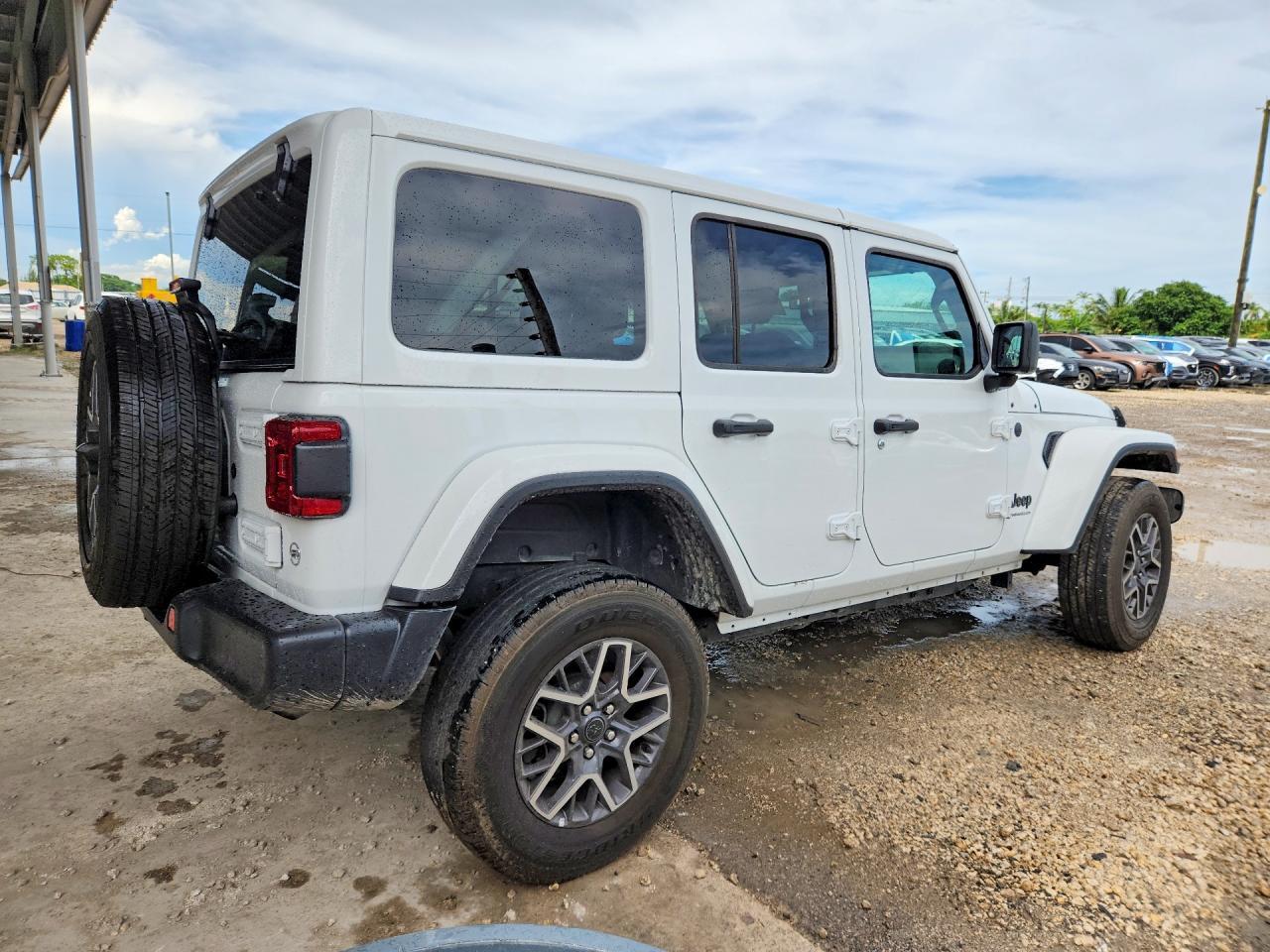 2025 Jeep Wrangler Sahara - Image 3