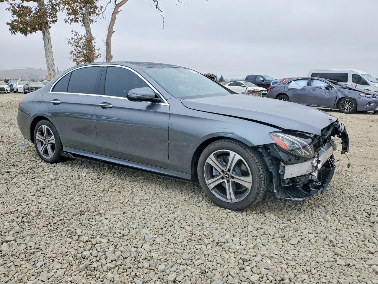 2019 Mercedes-Benz E 300 - Фото 4