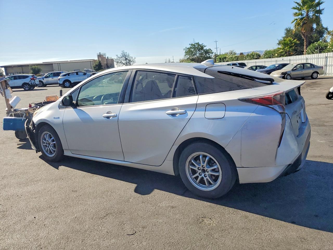 2017 Toyota Prius Two - Фото 2