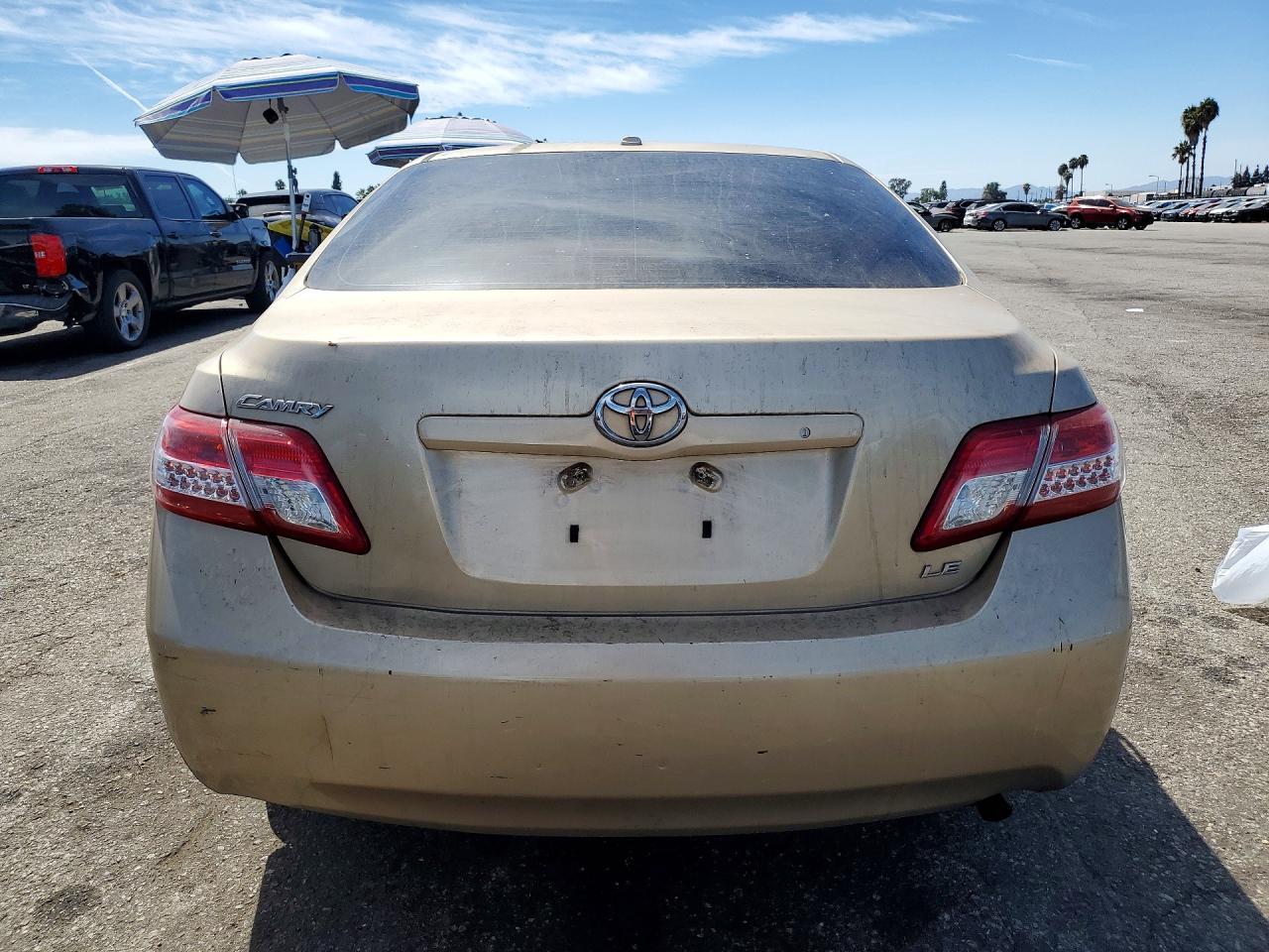 2010 Toyota Camry Le - Image 6