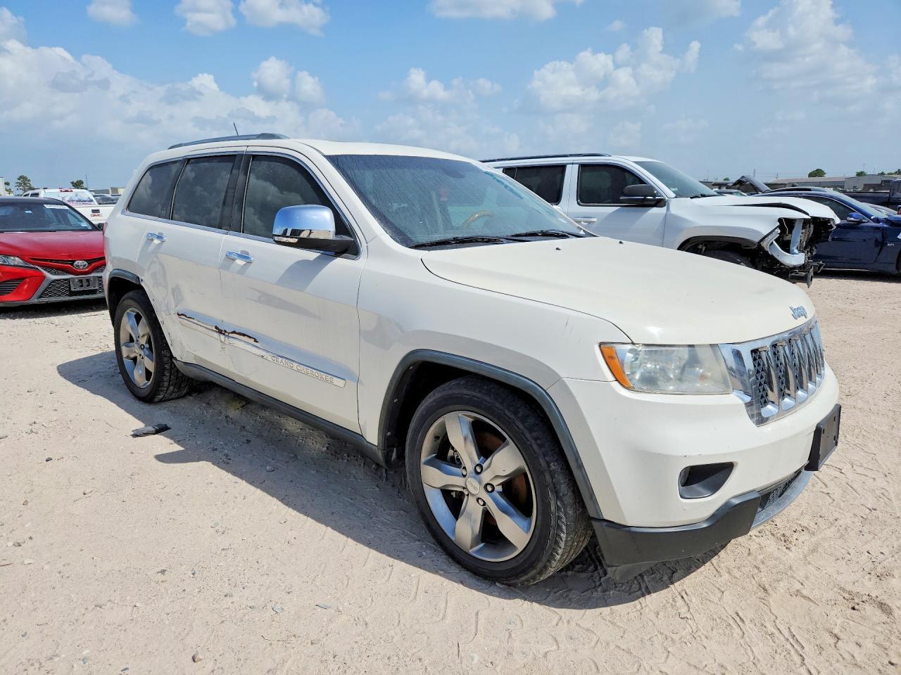 2012 Jeep Grand Cherokee Overland - Image 4
