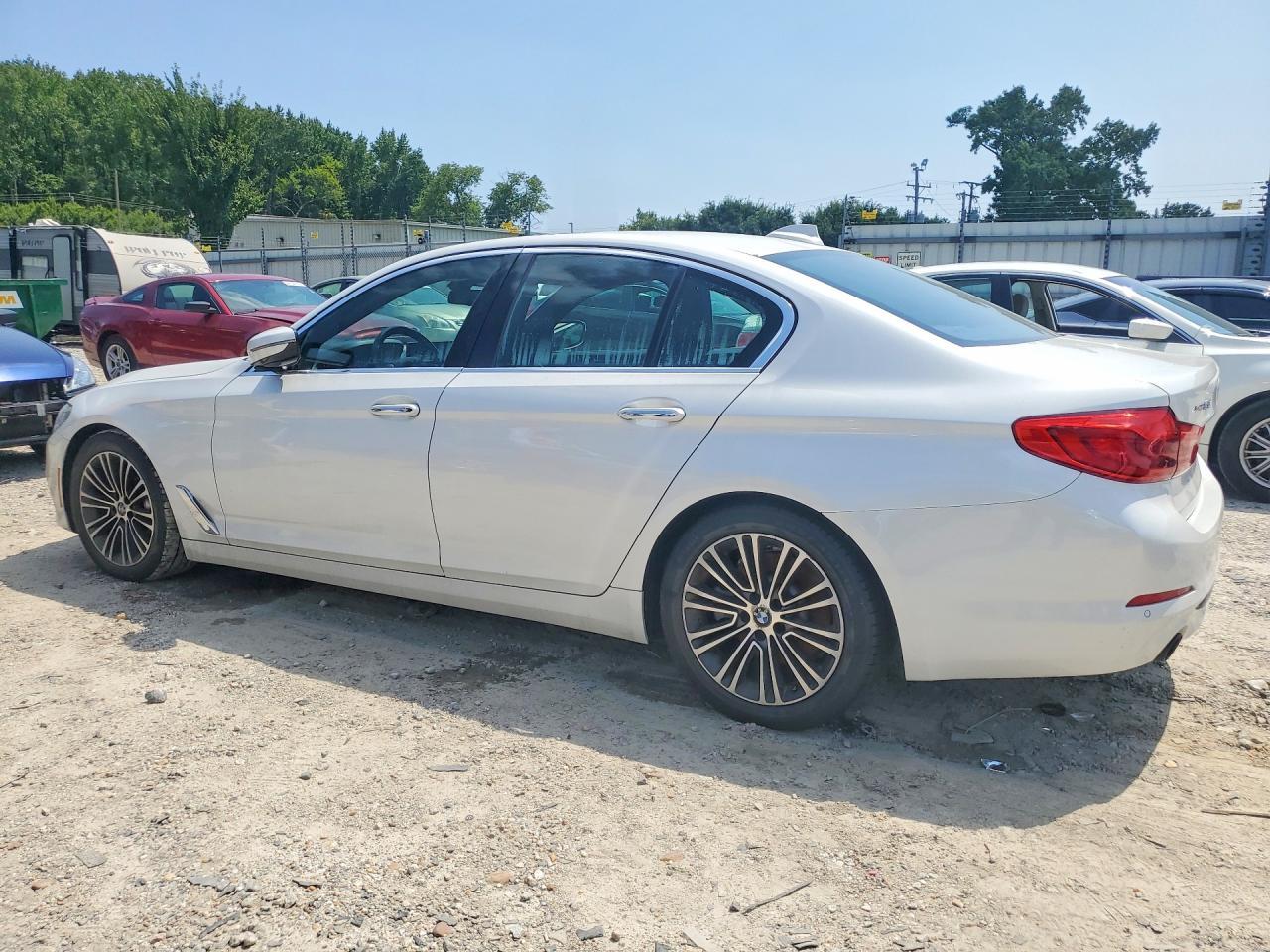 2017 BMW 530 Xi - Image 2