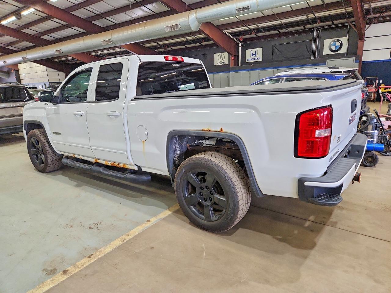 2017 GMC Sierra K1500 - Фото 2