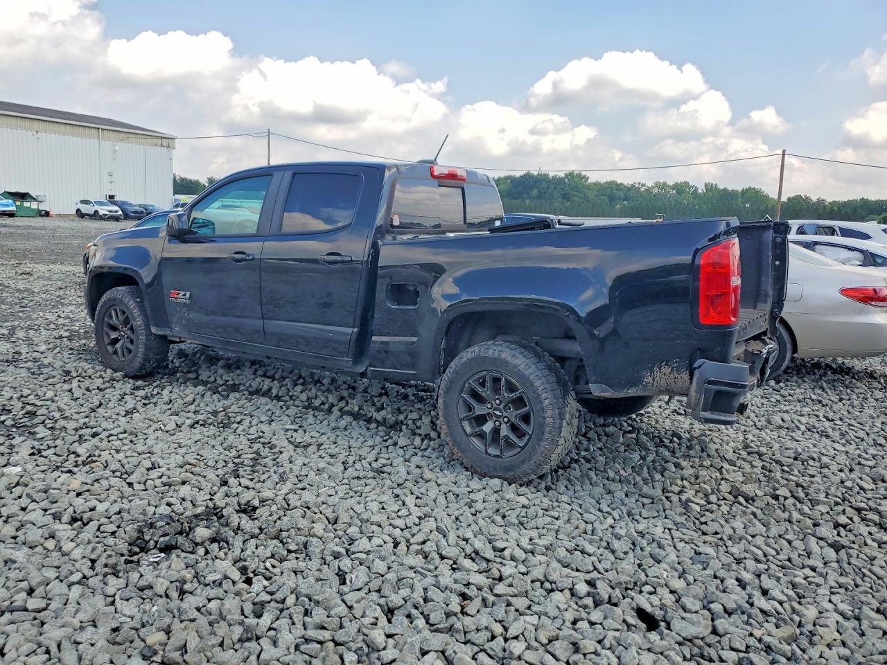 2017 Chevrolet Colorado Z71 - Фото 2