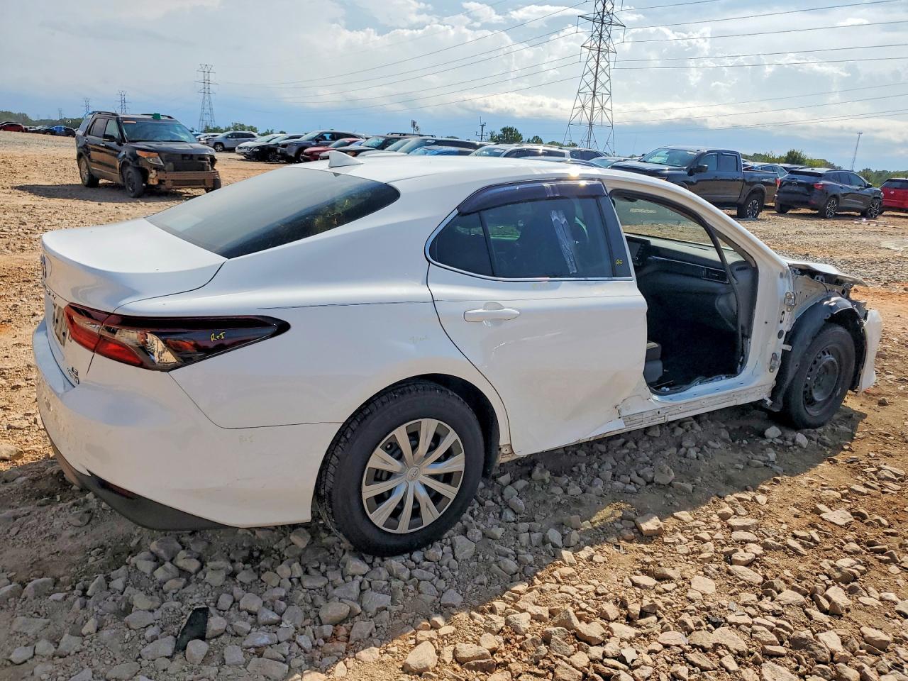 2022 Toyota Camry Le - Фото 3