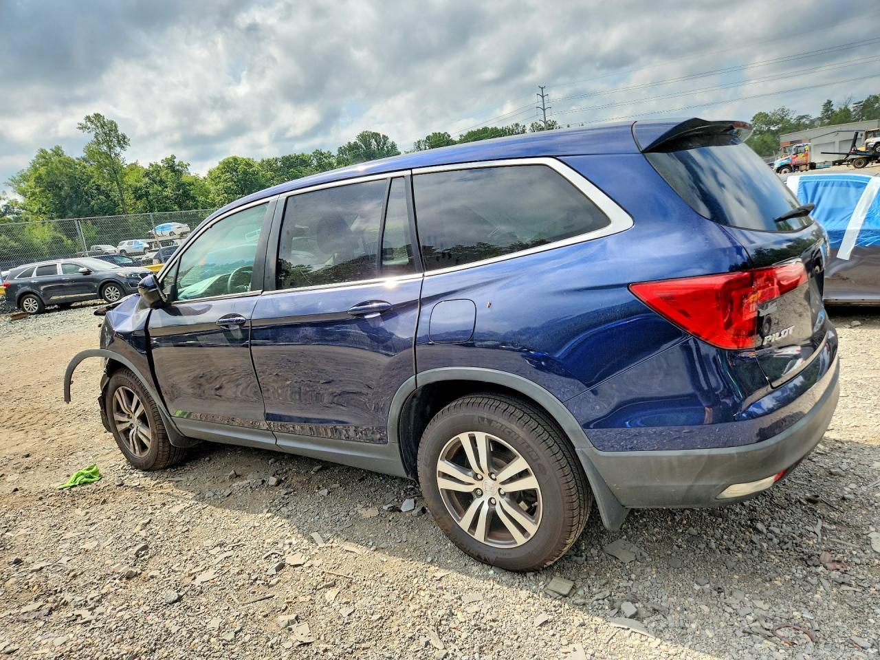 2018 Honda Pilot Ex - Image 2