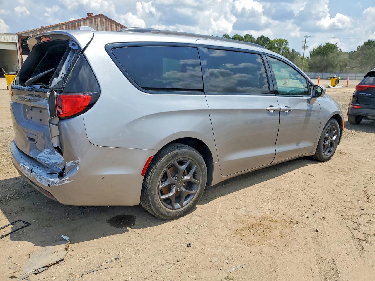 2019 Chrysler Pacifica Touring L Plus - Image 3
