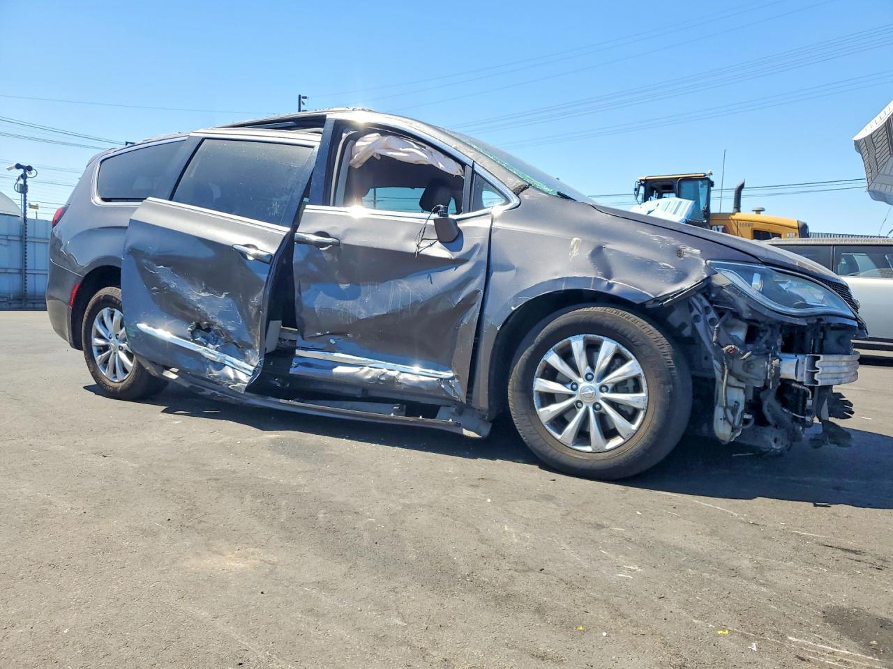 2018 Chrysler Pacifica Touring L - Фото 4