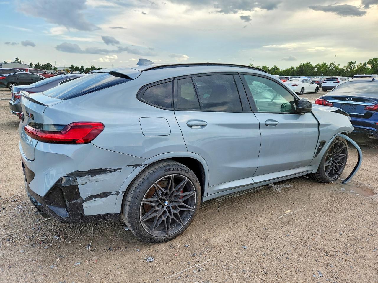 2025 BMW X4 M - Фото 3
