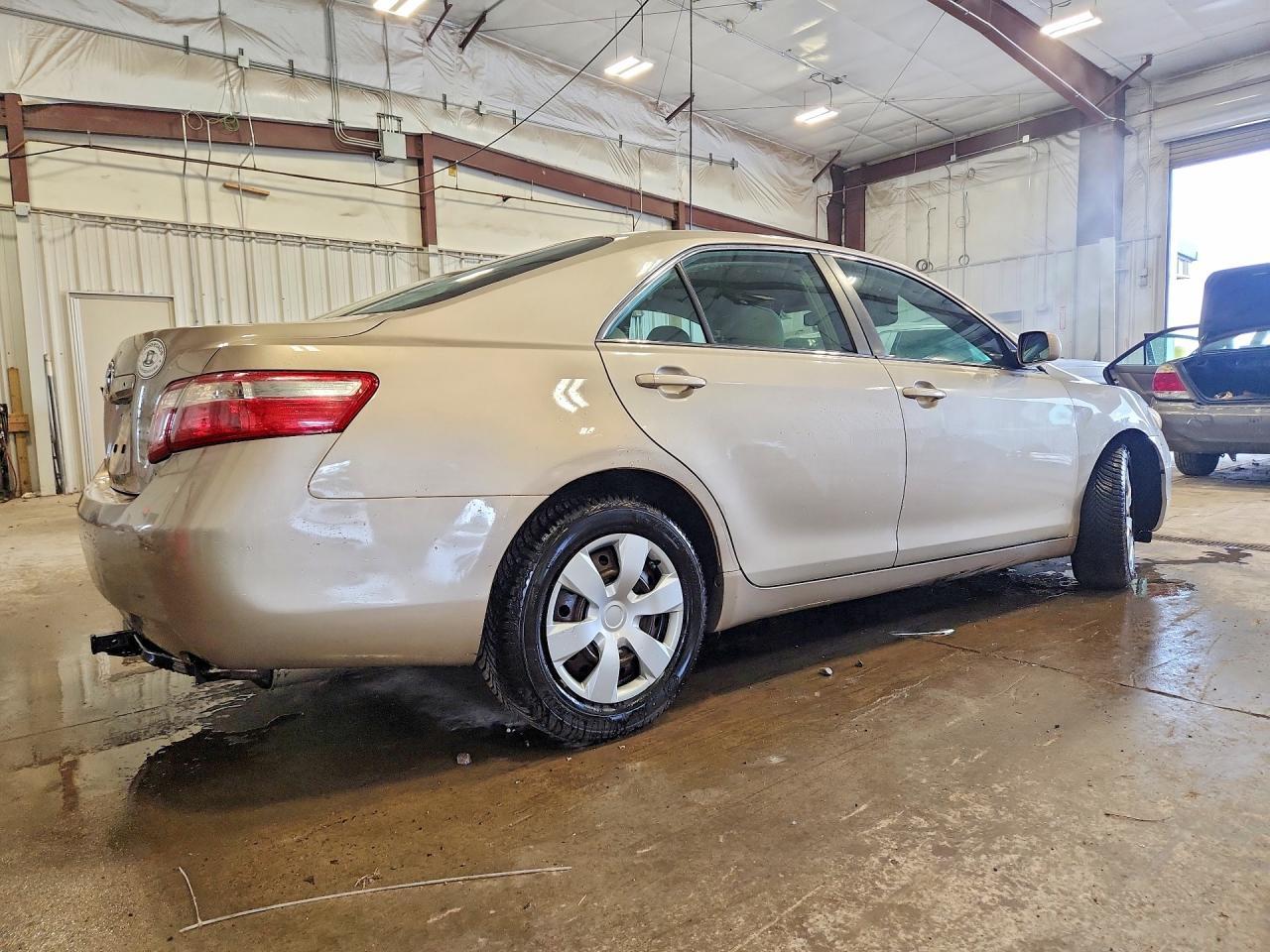 2008 Toyota Camry Le - Фото 3