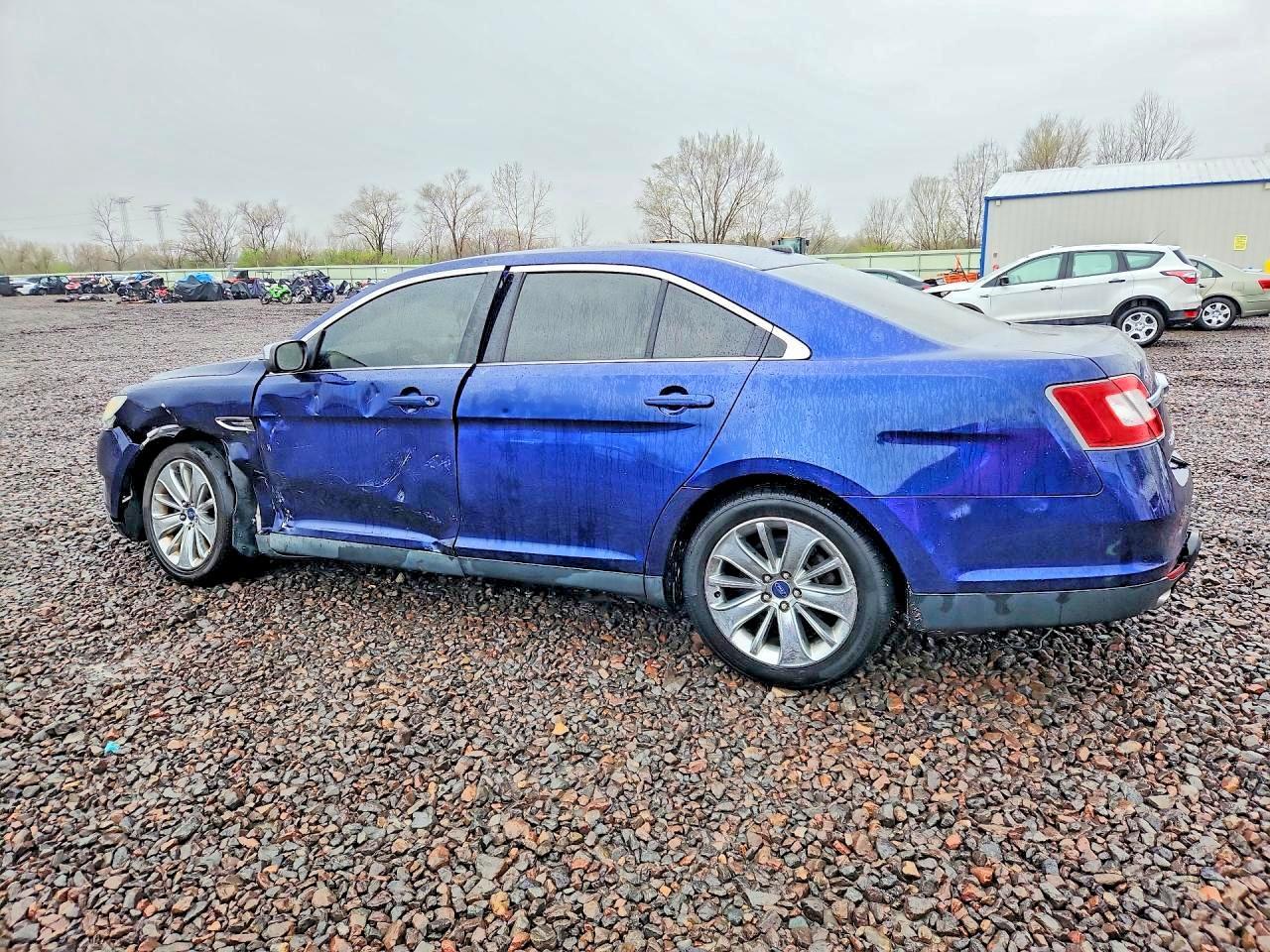 2011 Ford Taurus Limited - Image 2