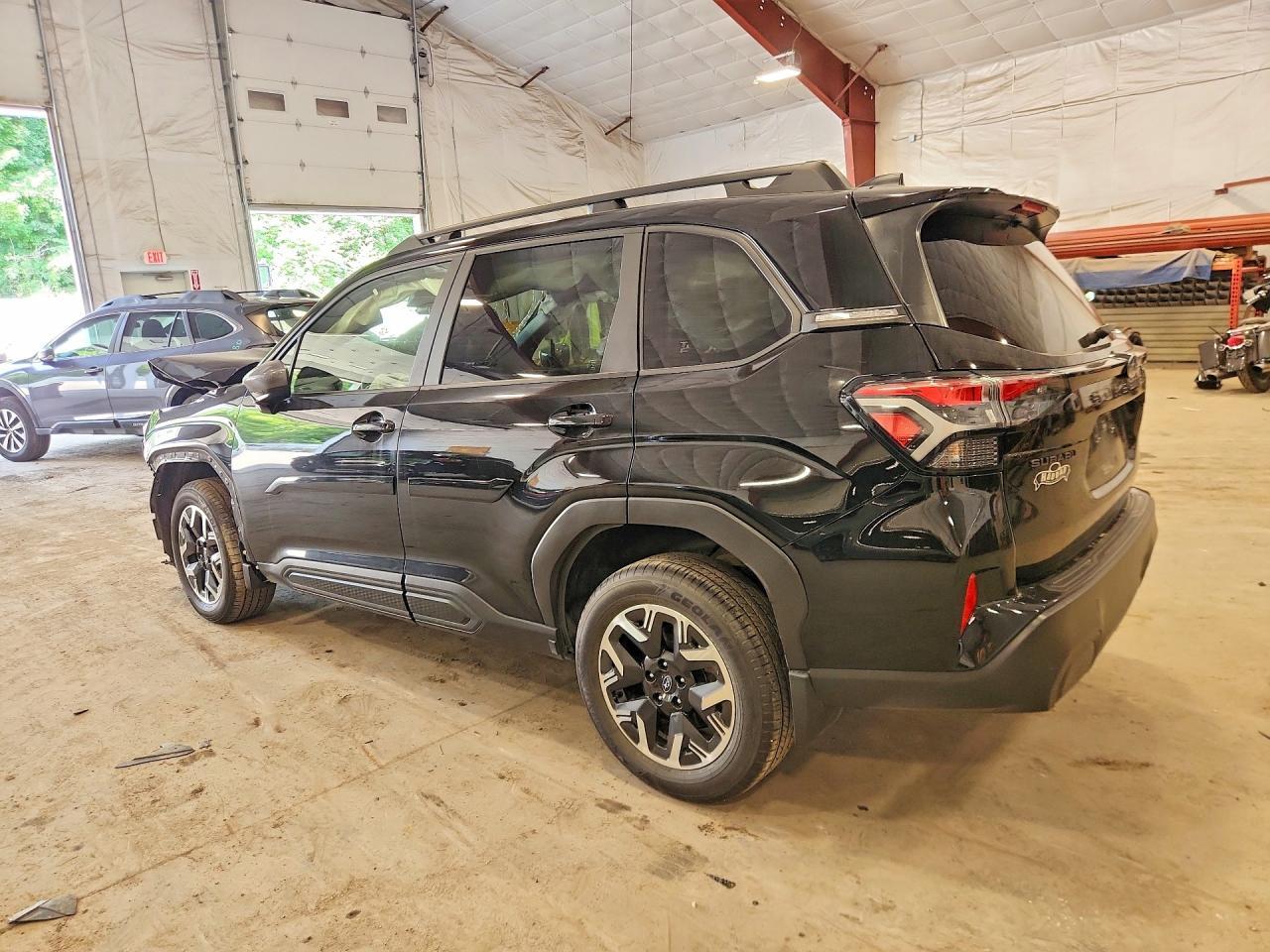 2025 Subaru Forester Premium - Фото 2