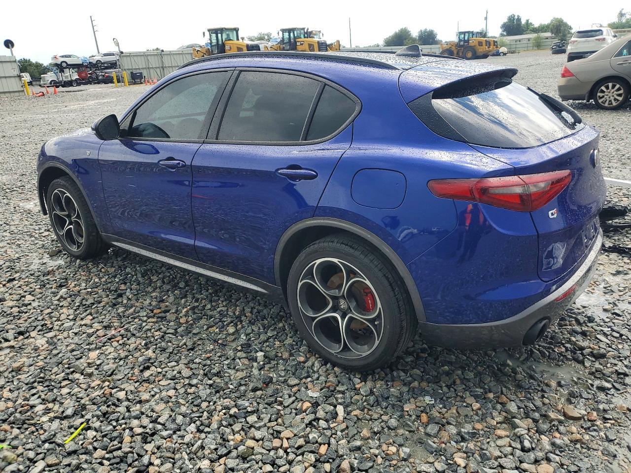2022 Alfa Romeo Stelvio Ti - Image 2