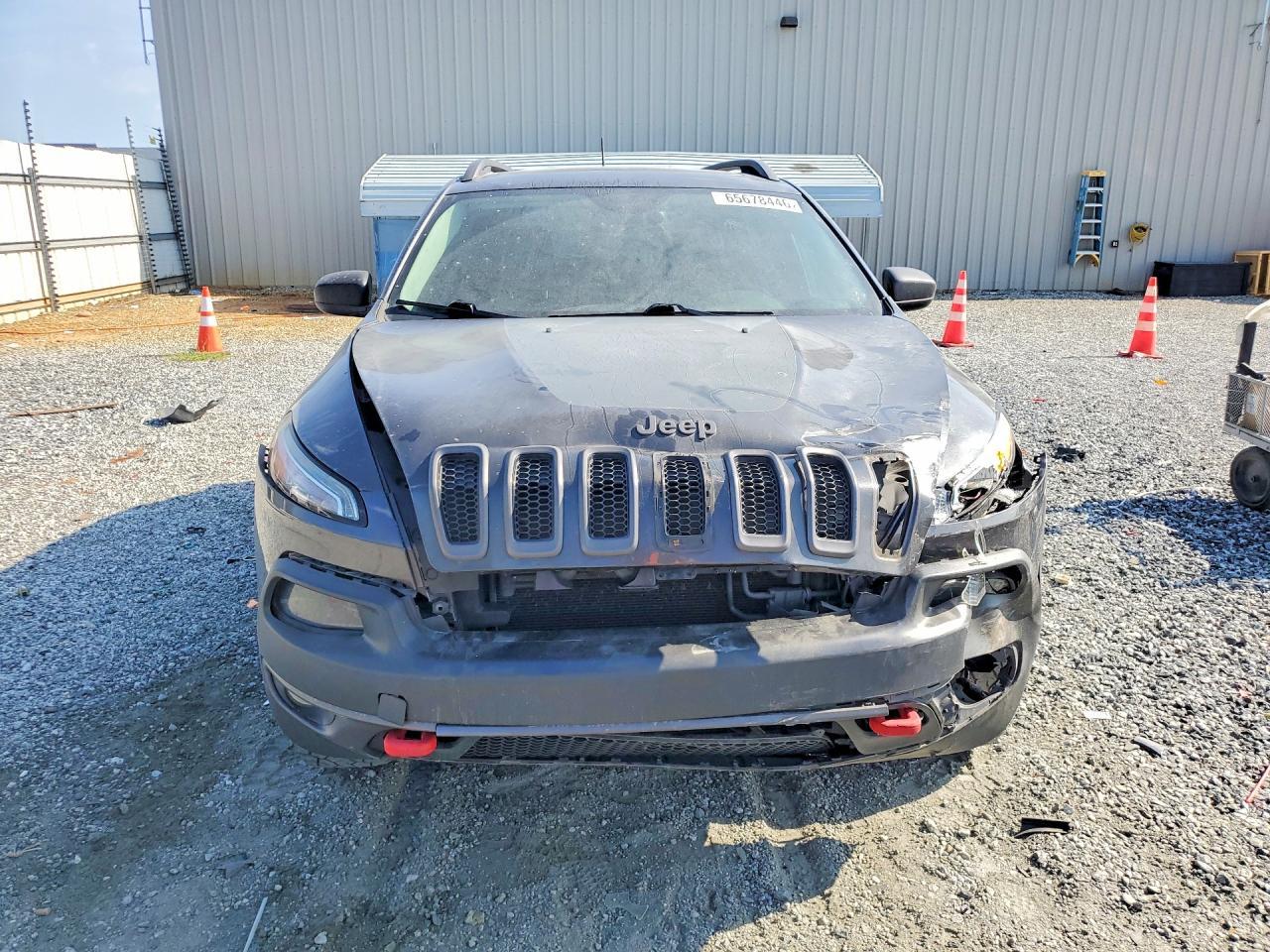 2015 Jeep Cherokee Trailhawk - Image 5