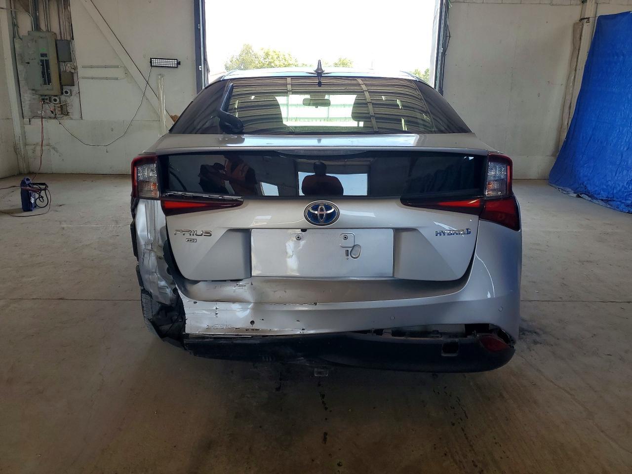 2019 Toyota Prius Le Awd-E - Image 6