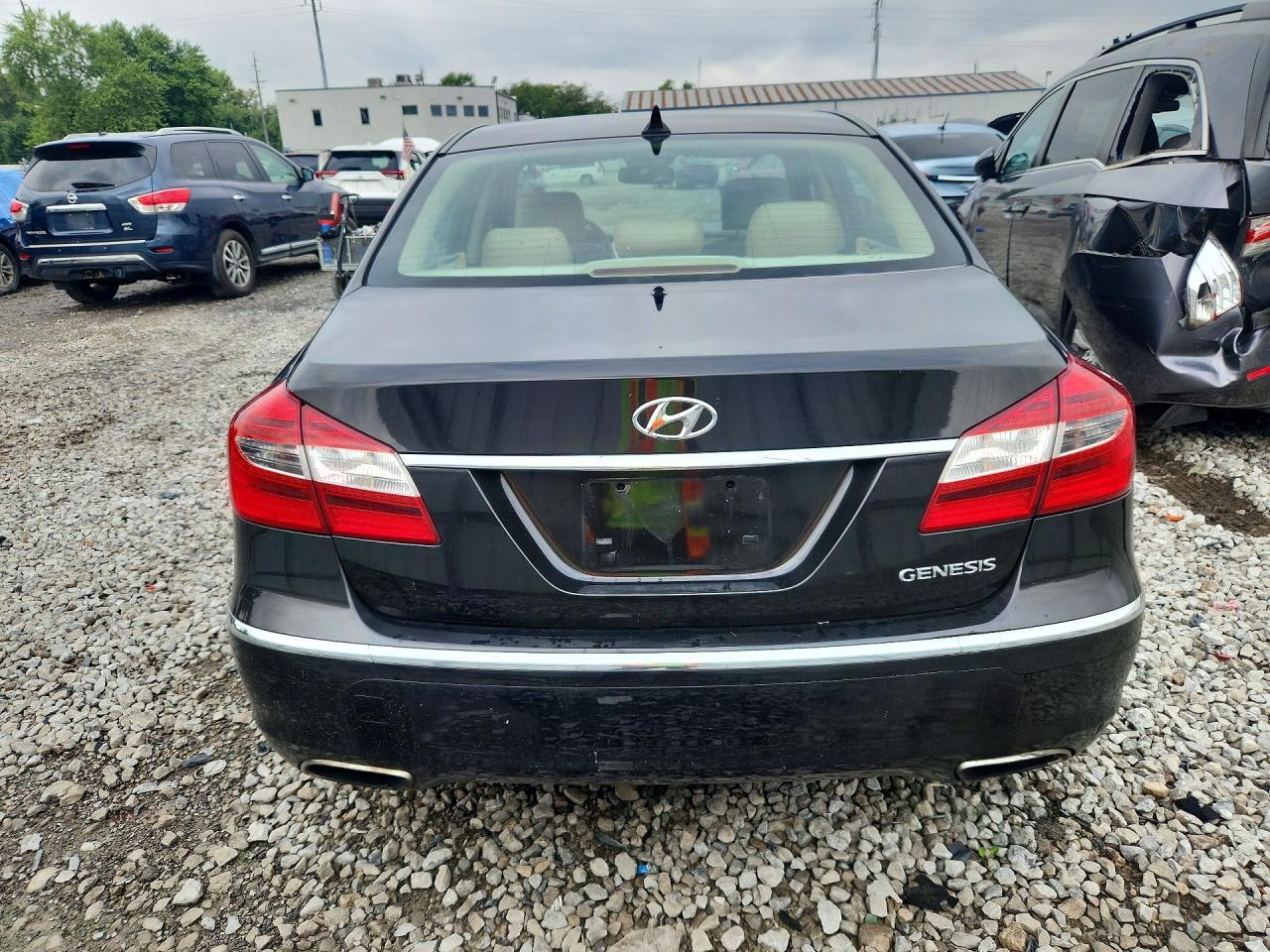 2014 Hyundai Genesis 3.8L - Фото 6