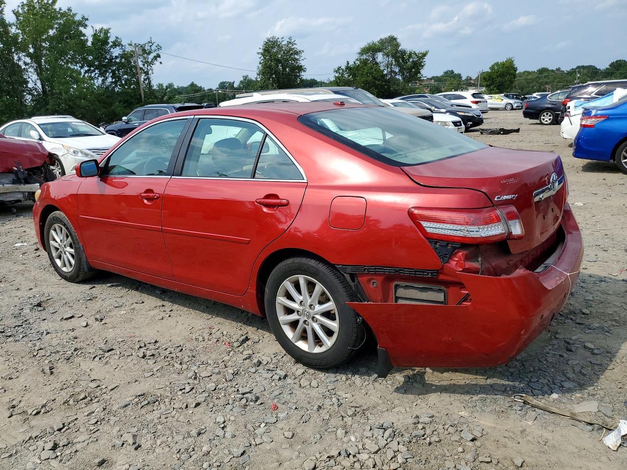 2011 Toyota Camry Xle - Image 2