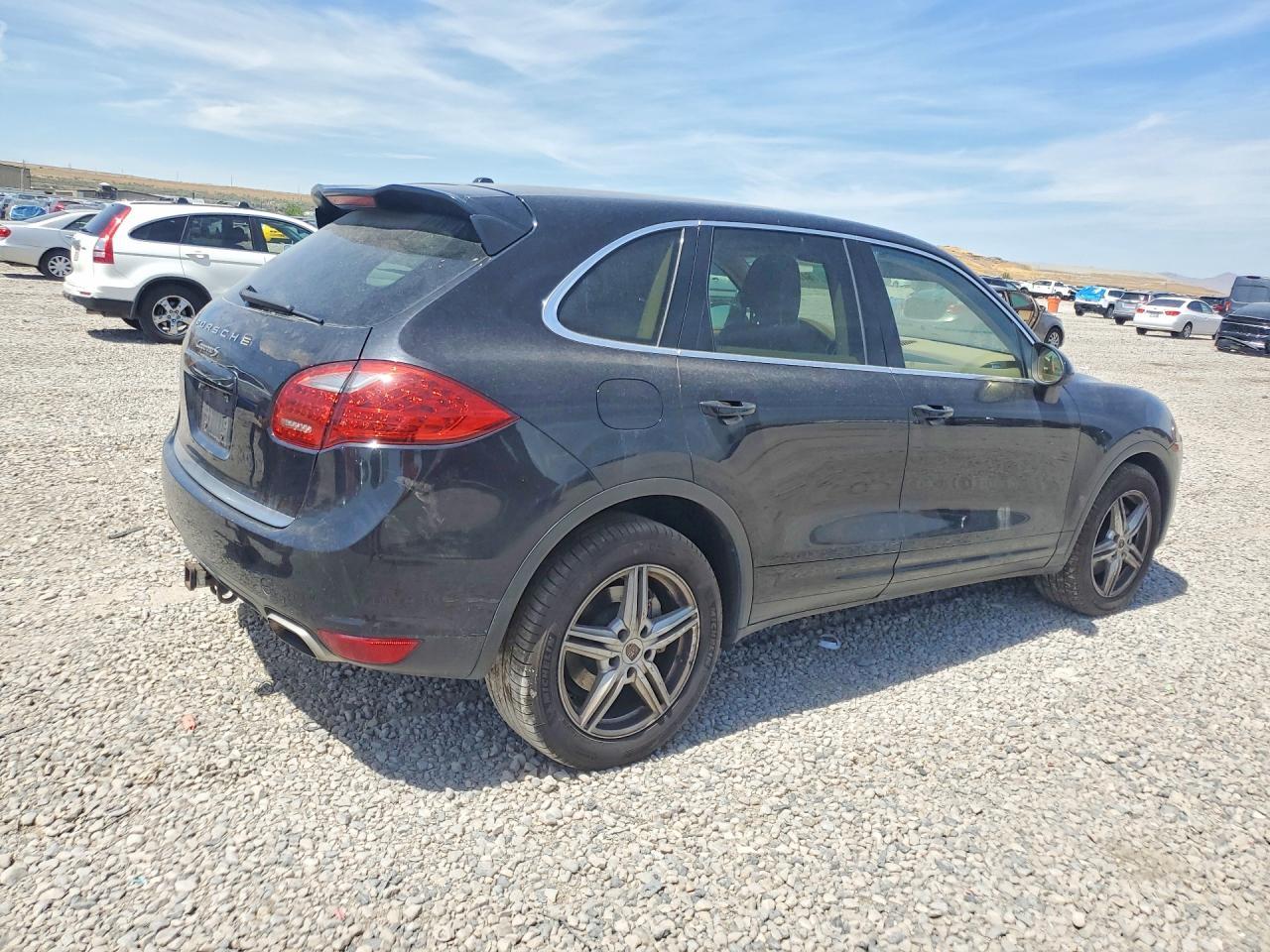 2011 Porsche Cayenne S - Image 3