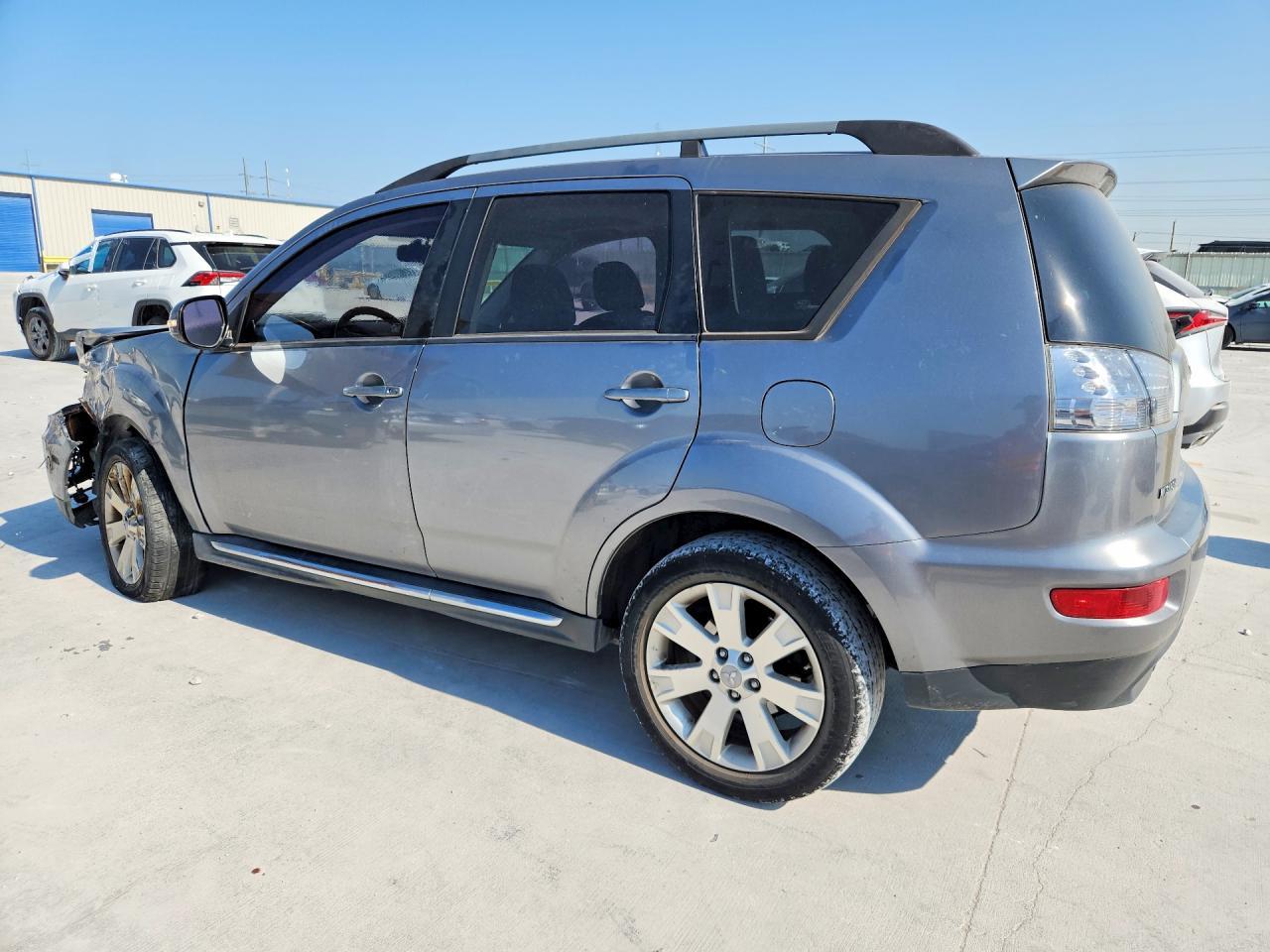 2013 Mitsubishi Outlander Se - Image 2