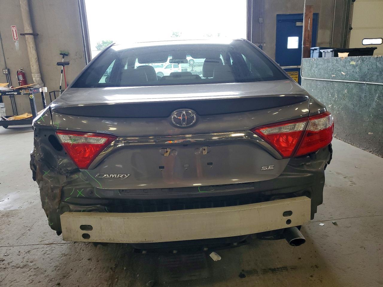 2017 Toyota Camry Se - Фото 6