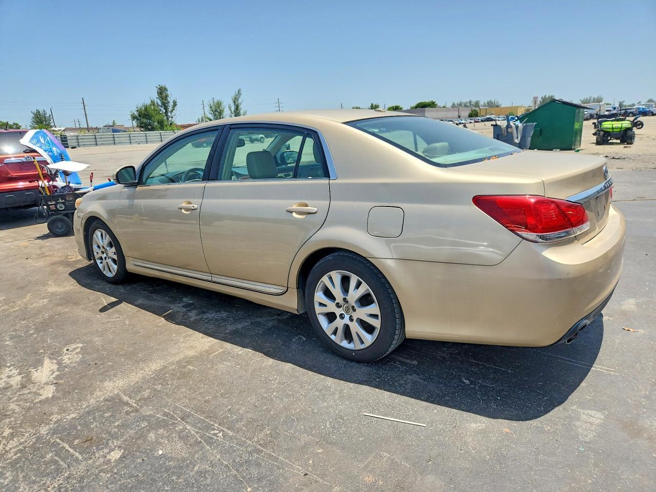2011 Toyota Avalon Base - Фото 2