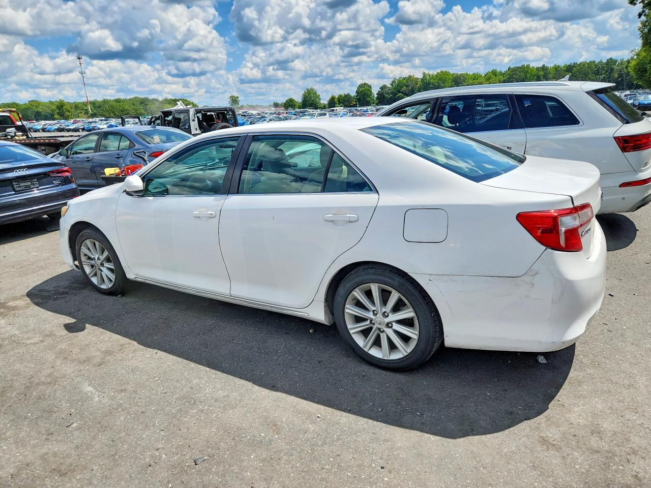 2012 Toyota Camry Hybrid Le - Image 2