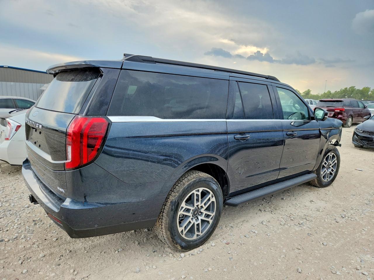 2025 Ford Expedition Max Active - Image 3
