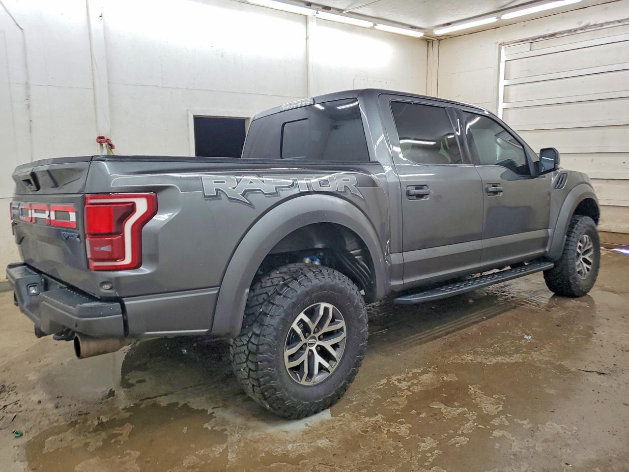 2017 Ford F150 Raptor - Фото 3