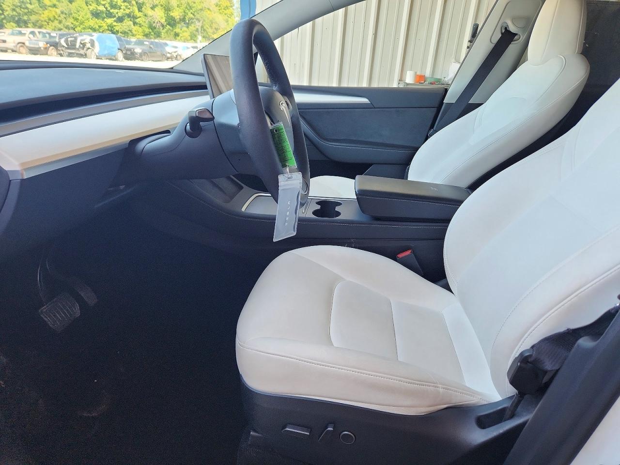 2023 Tesla Model Y - Image 7