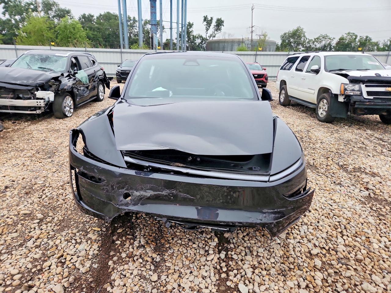 2026 Tesla Model Y - Image 5