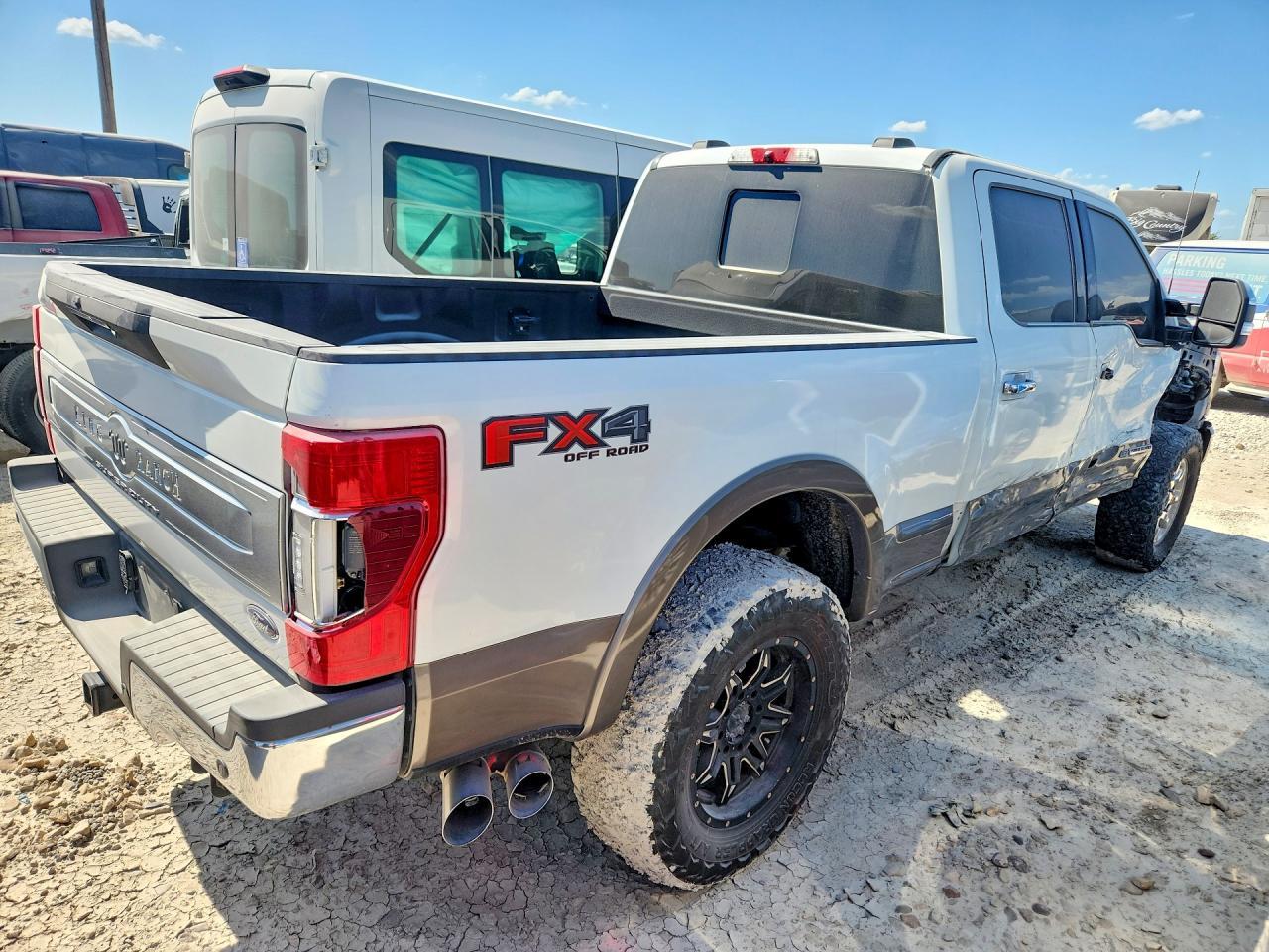 2022 Ford F250 Super Duty - Image 3