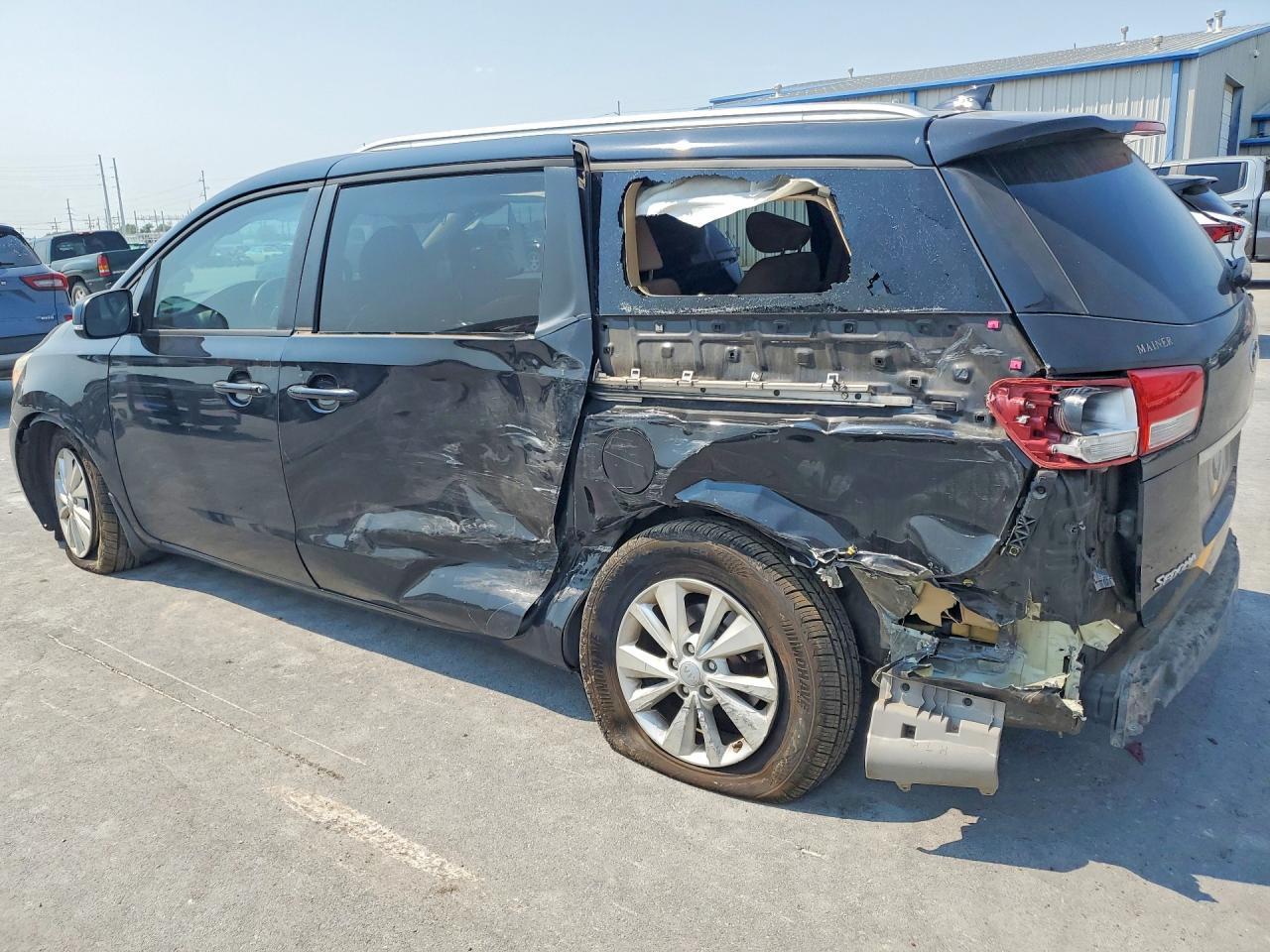 2016 Kia Sedona Lx - Image 2