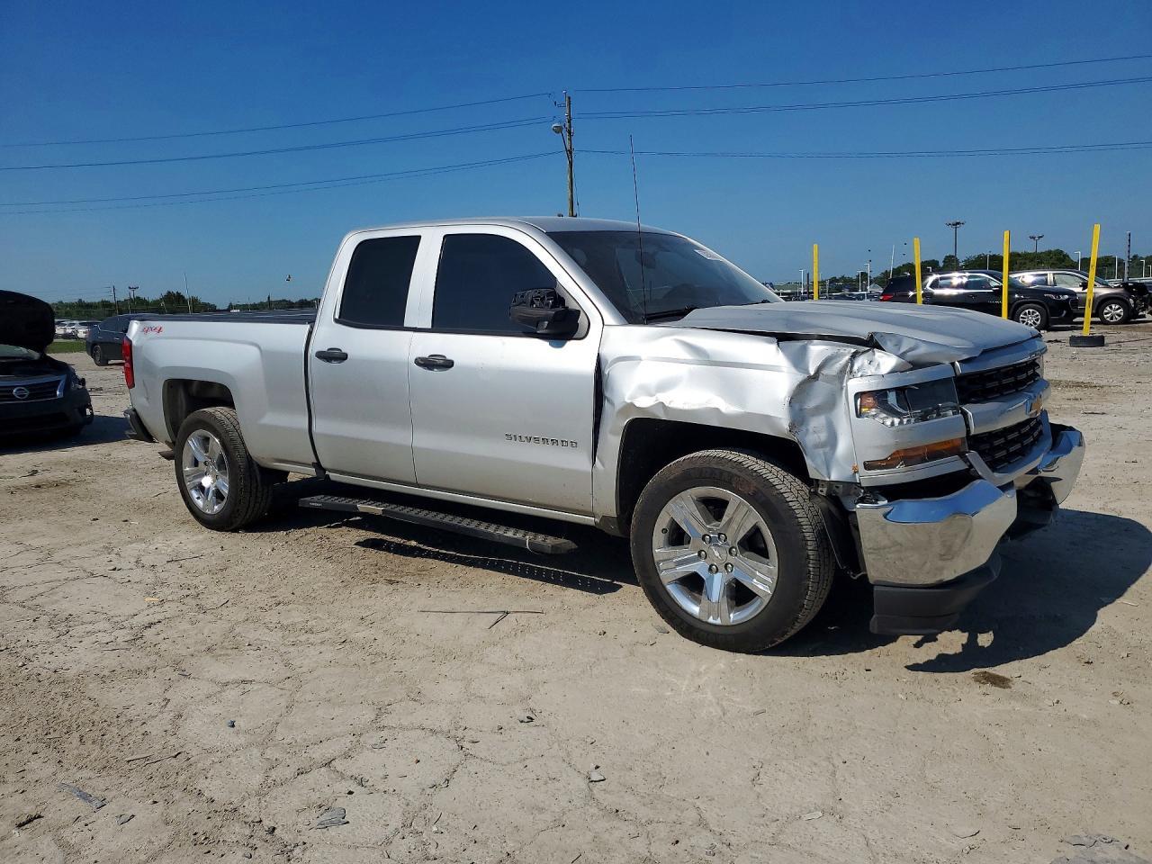 2016 Chevrolet Silverado K1500 Custom - Фото 4