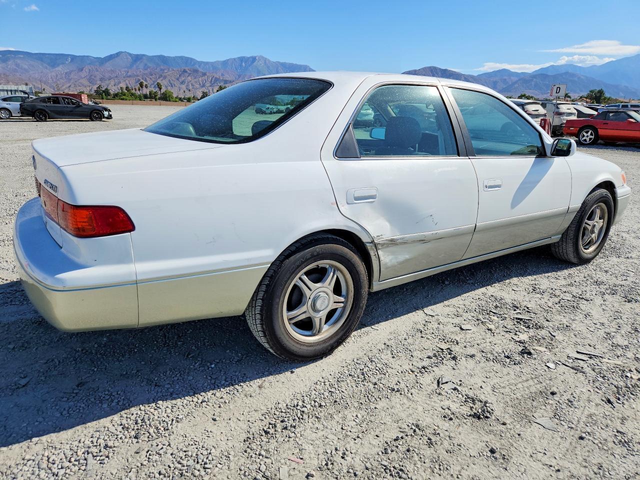 2000 Toyota Camry Le - Фото 3