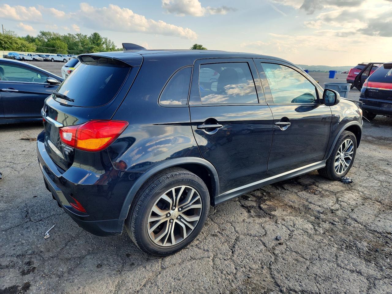 2019 Mitsubishi Outlander Sport Se - Image 3