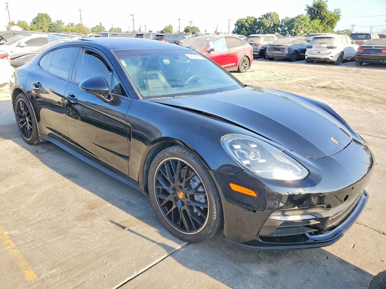 2018 Porsche Panamera 4 - Image 4