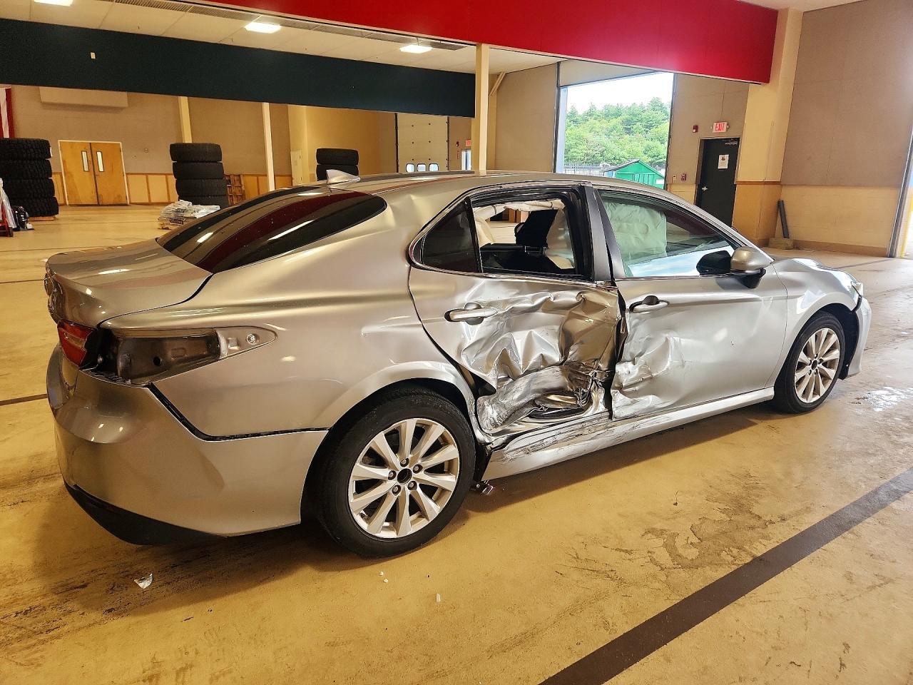 2019 Toyota Camry Le - Фото 3