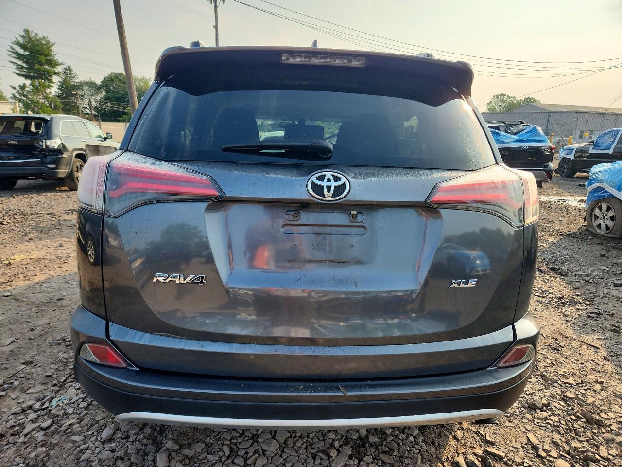 2016 Toyota Rav4 Xle - Image 6