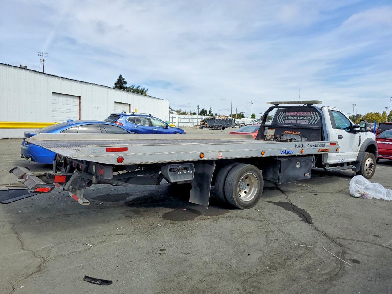 2017 Ford F550 Super - Flatbed Truck - Image 3