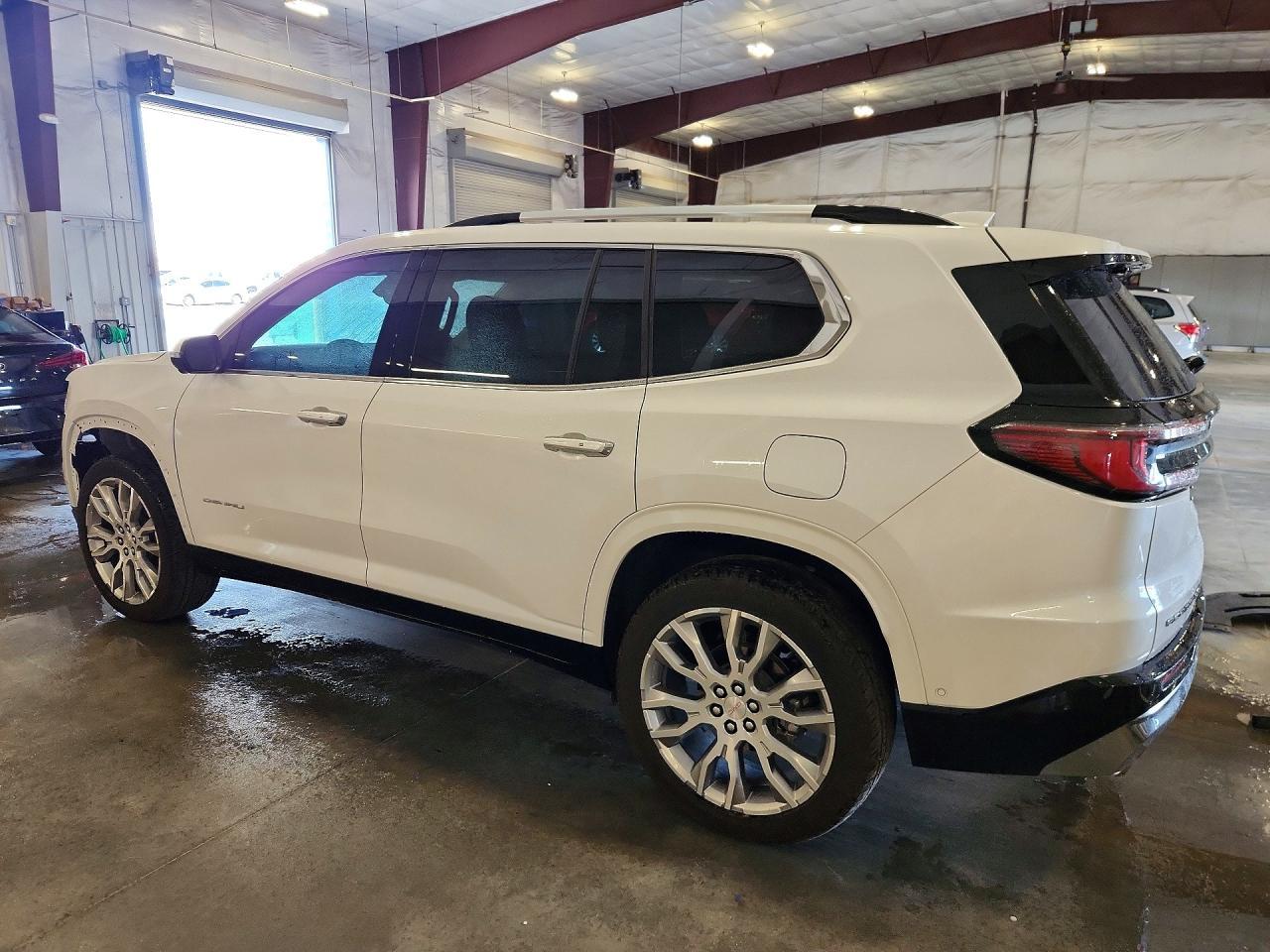 2025 GMC Acadia Denali - Фото 2