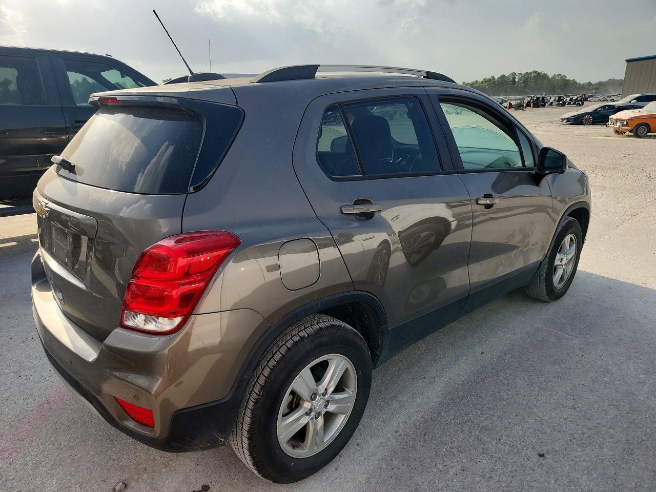 2022 Chevrolet Trax 1Lt - Image 3
