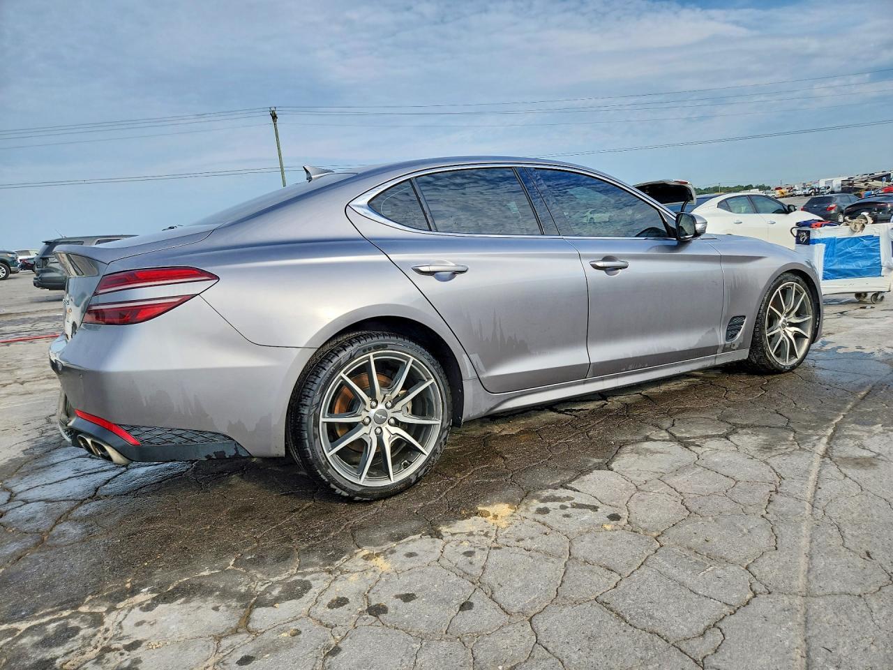 2022 Genesis G70 2.0T - Фото 3