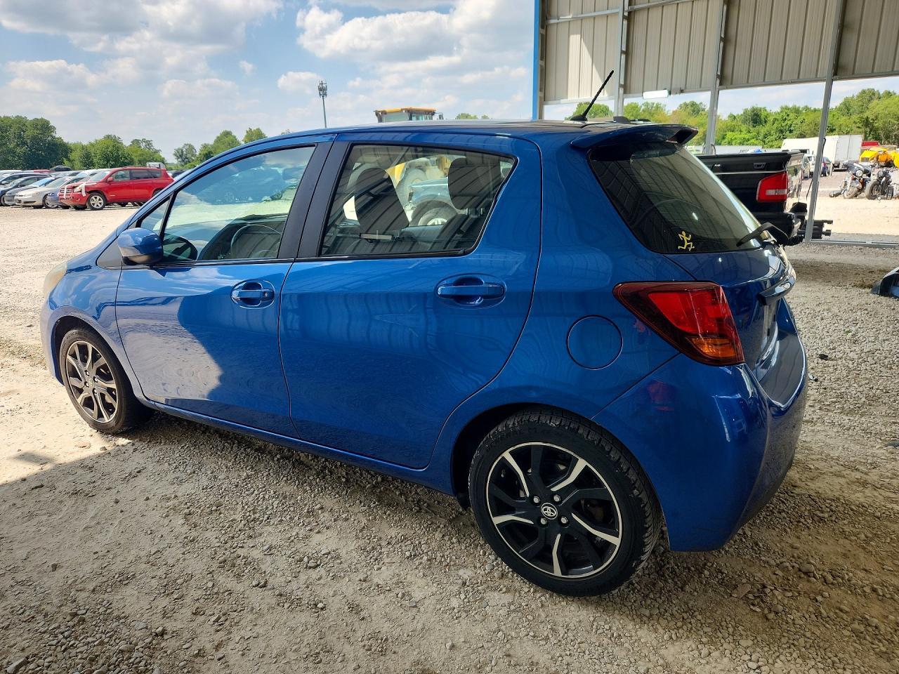 2015 Toyota Yaris 5-Door Se - Фото 2