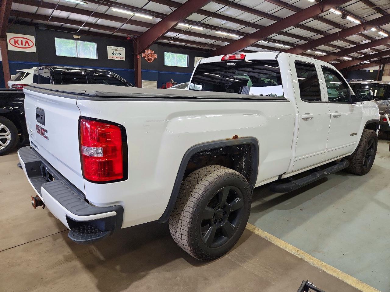 2017 GMC Sierra K1500 - Фото 3