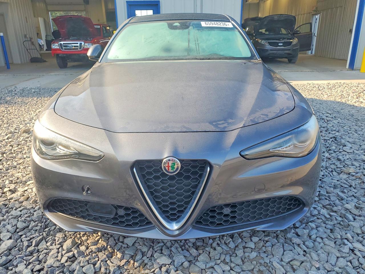 2020 Alfa Romeo Giulia Ti - Фото 5