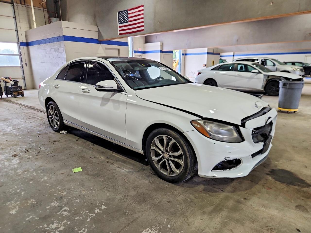 2016 Mercedes-Benz C 300 4Matic - Фото 4