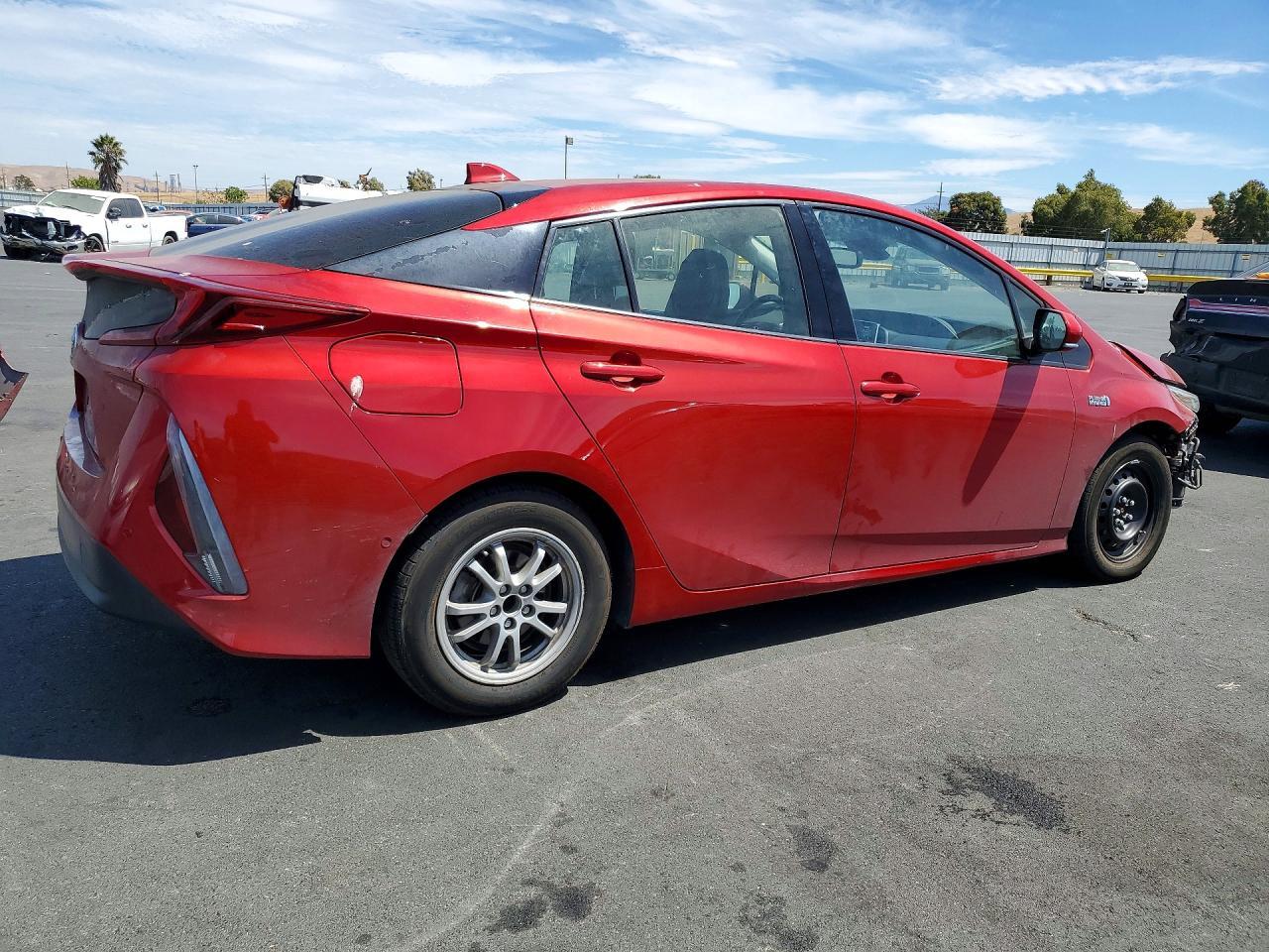 2017 Toyota Prius Prime Advanced - Image 3