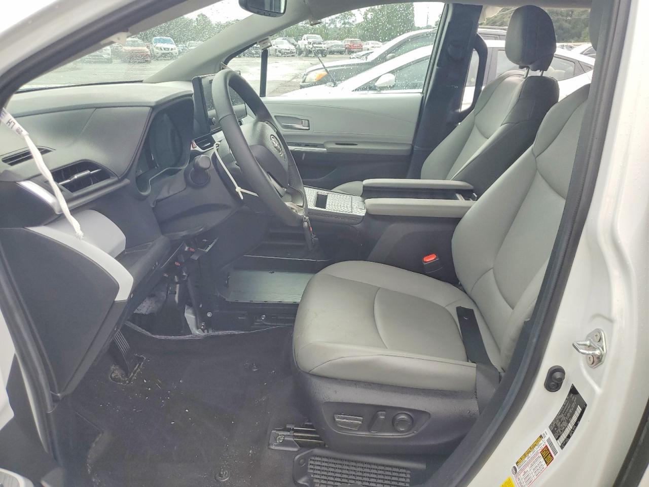 2026 Toyota Sienna Xle 7-Passenger - Image 7