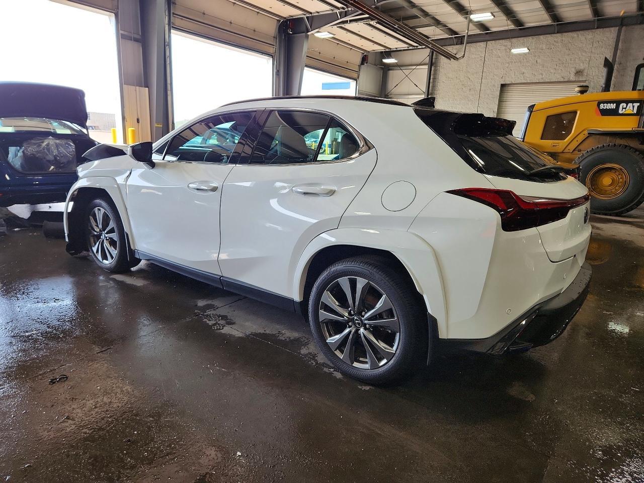 2025 Lexus Ux 300H F Sport Design - Фото 2