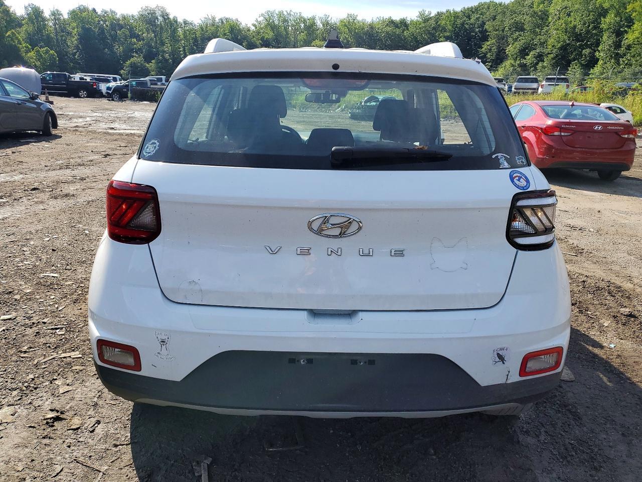 2022 Hyundai Venue Sel - Image 6